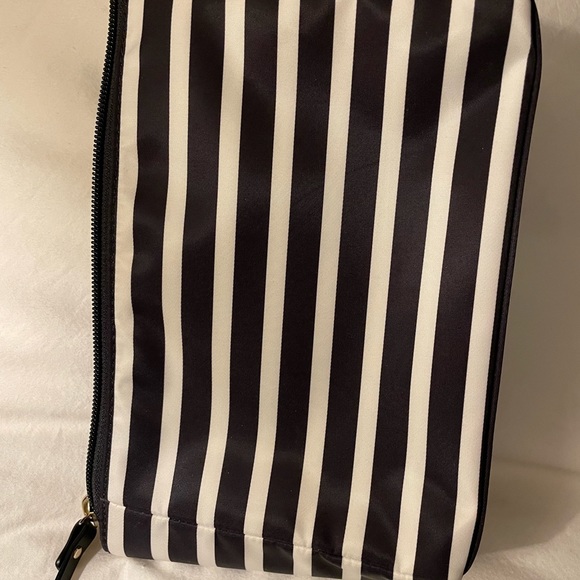 Kate spade nylon makeup/toiletries bag - Picture 3 of 4